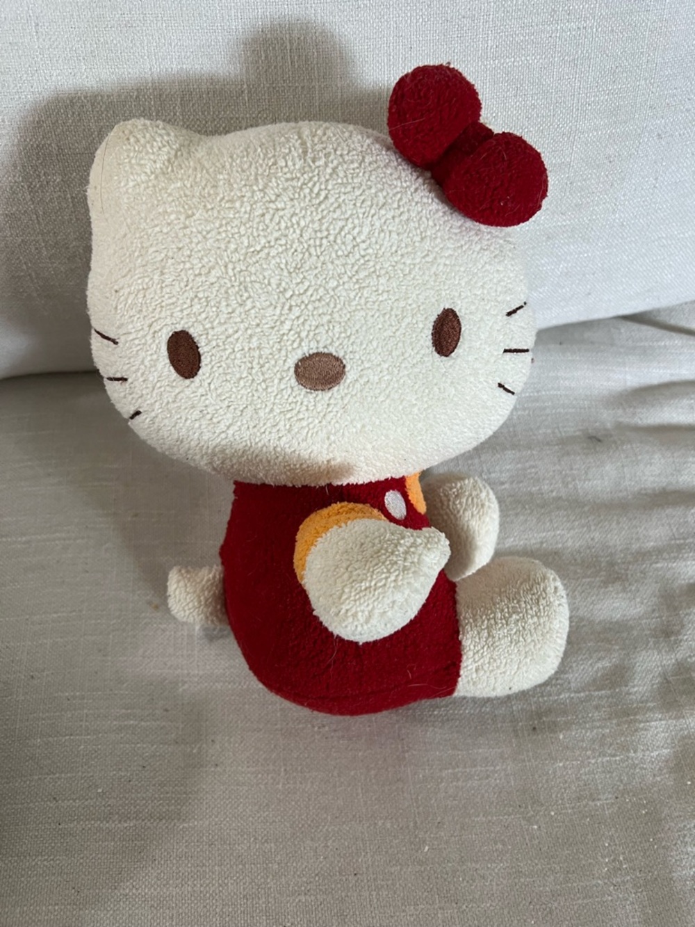 Sanrio Hello Kitty
Plush Doll | Vintage 2000